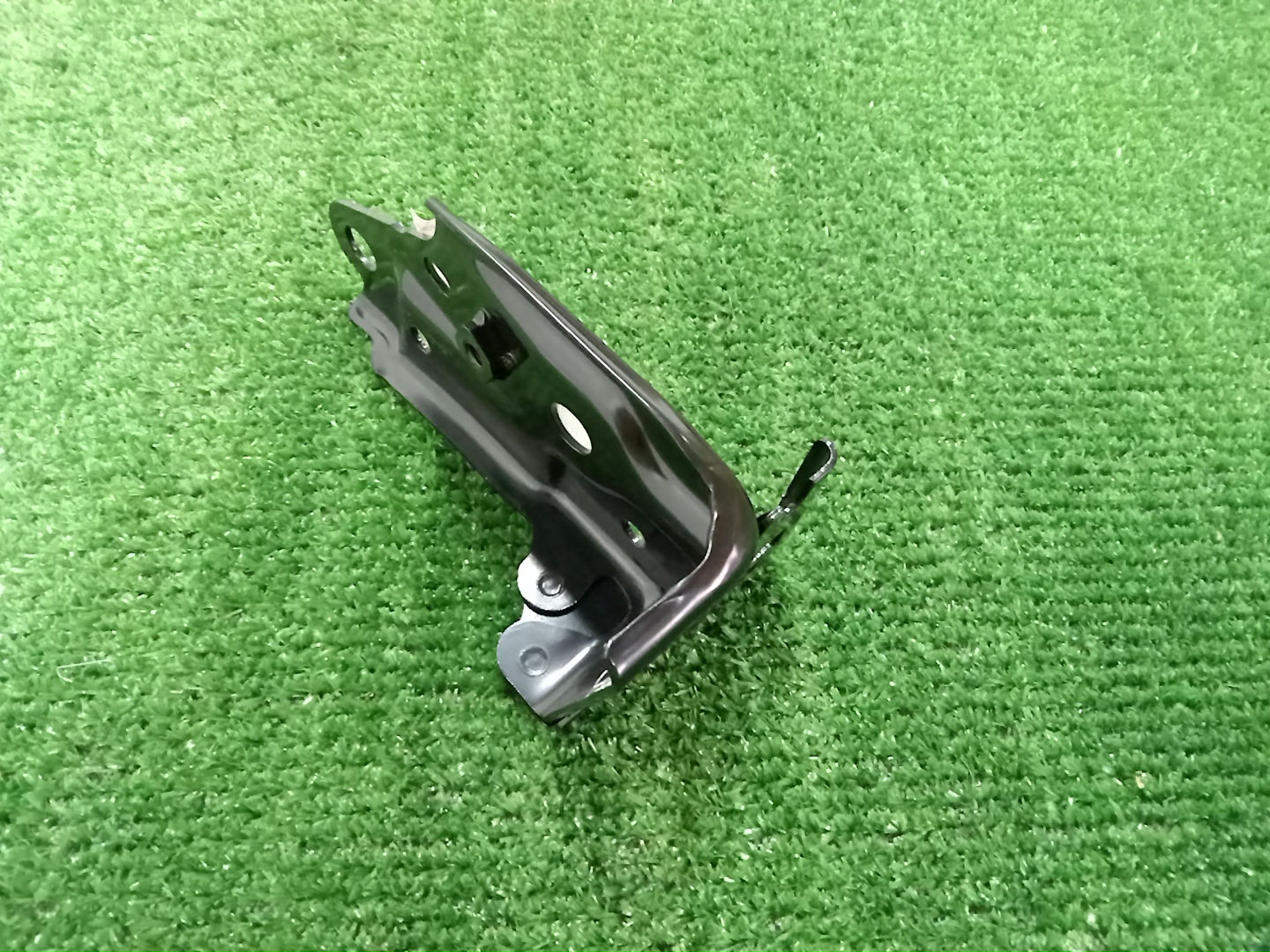 Крепление фары левое TOYOTA YARIS KSP210 53234-K0010 1 ракурс