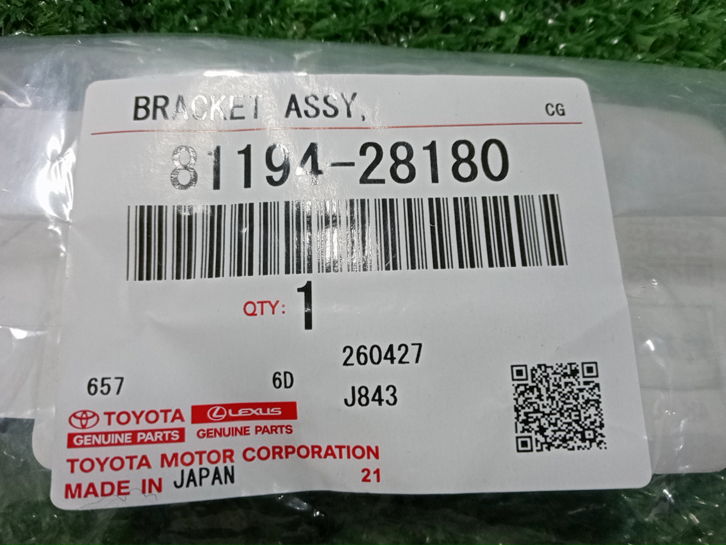 Крепление фары левое TOYOTA NOAH ZWR80G 81194-28180 3 ракурс