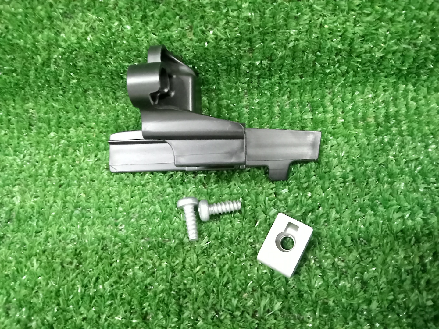 Крепление фары правое TOYOTA NOAH ZWR80G 81195-28050 1 ракурс