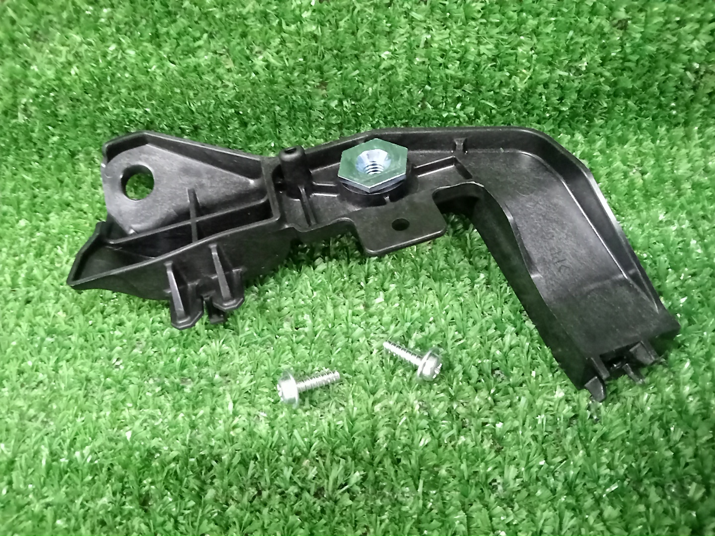 Крепление фары левое TOYOTA CROWN AZSH35 81194-30140 1 ракурс