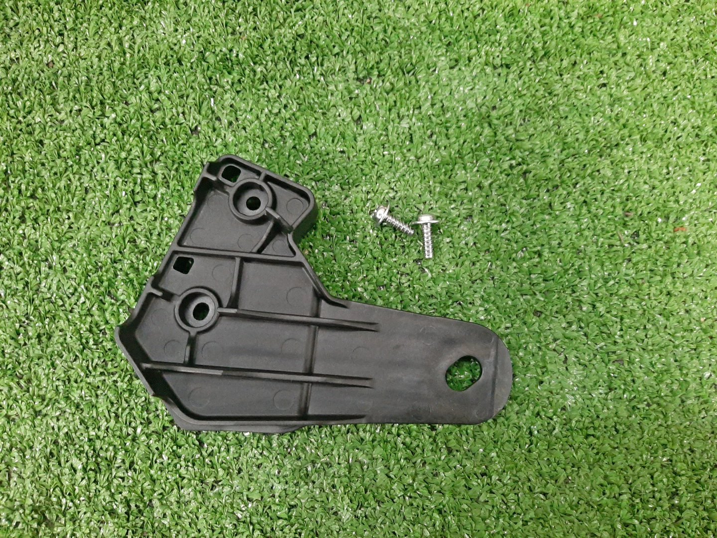 Крепление фары правое TOYOTA CROWN AZSH35 81193-30160 1 ракурс