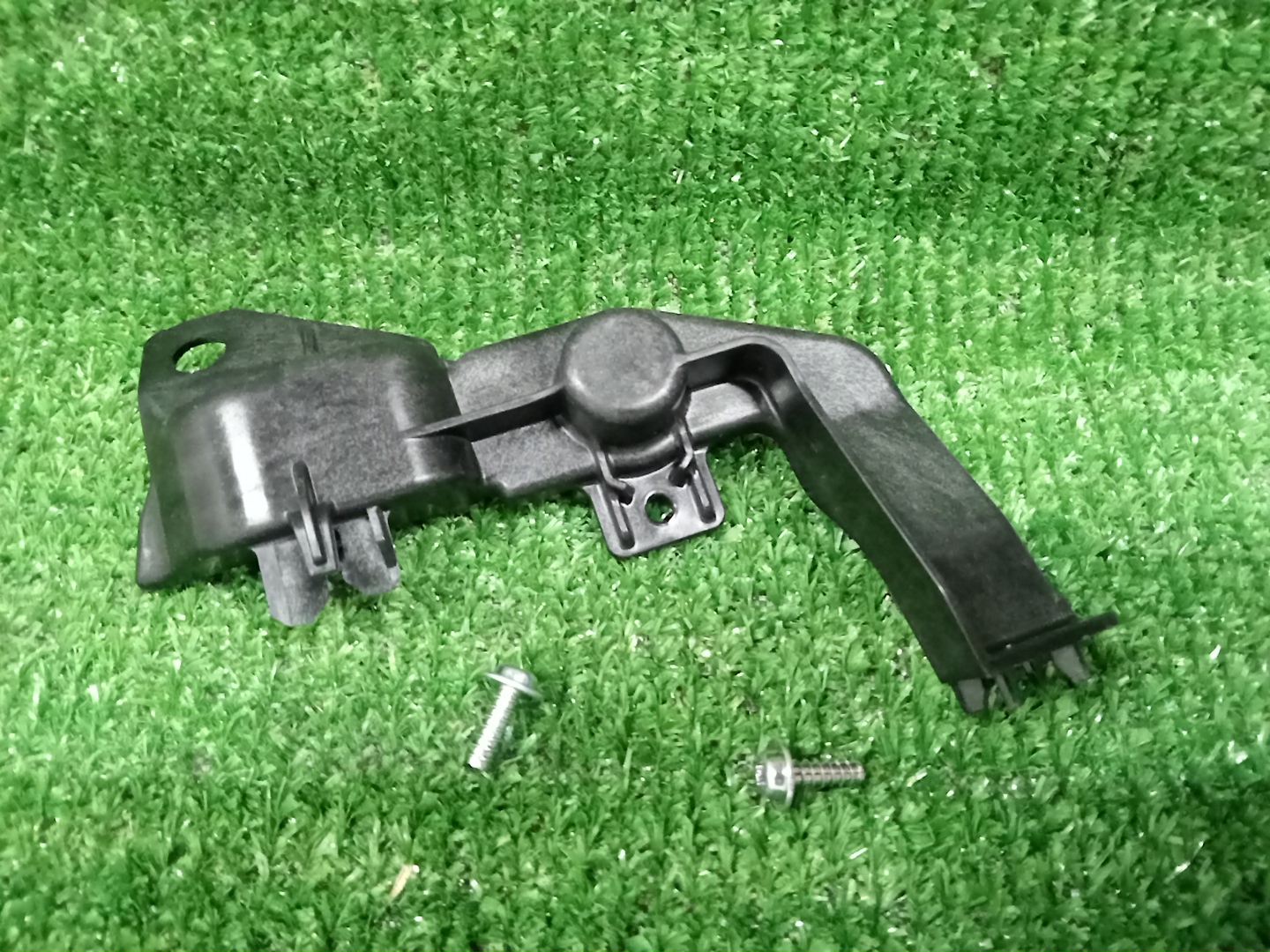 Крепление фары правое TOYOTA CROWN AZSH35 81193-30140 1 ракурс