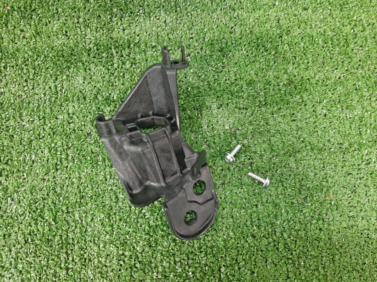 Крепление фары левое TOYOTA PRIUS ZVW51 81194-47110 2 ракурс