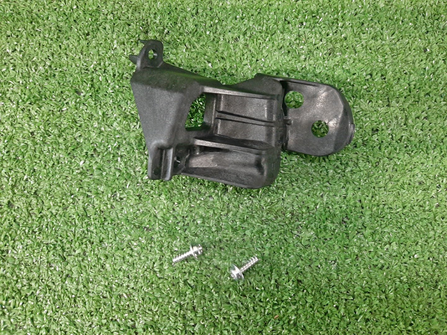 Крепление фары правое TOYOTA PRIUS ZVW51 81193-47110 1 ракурс
