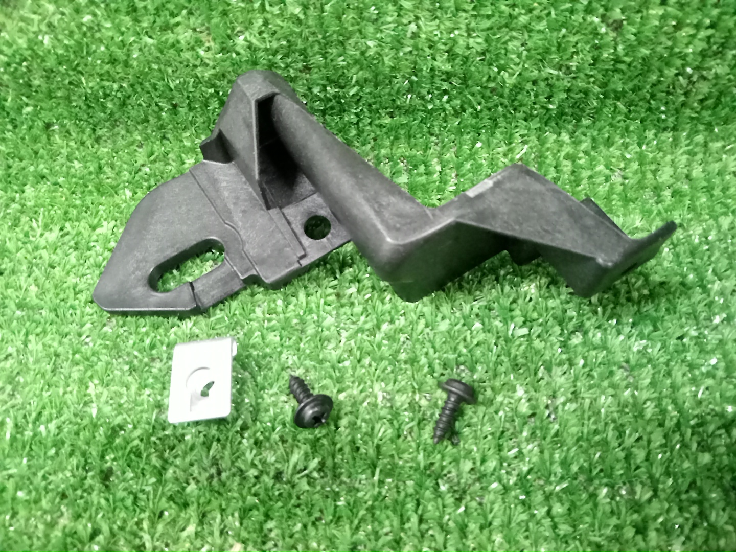 Крепление фары левое TOYOTA C-HR NGX50 81194-10020 1 ракурс
