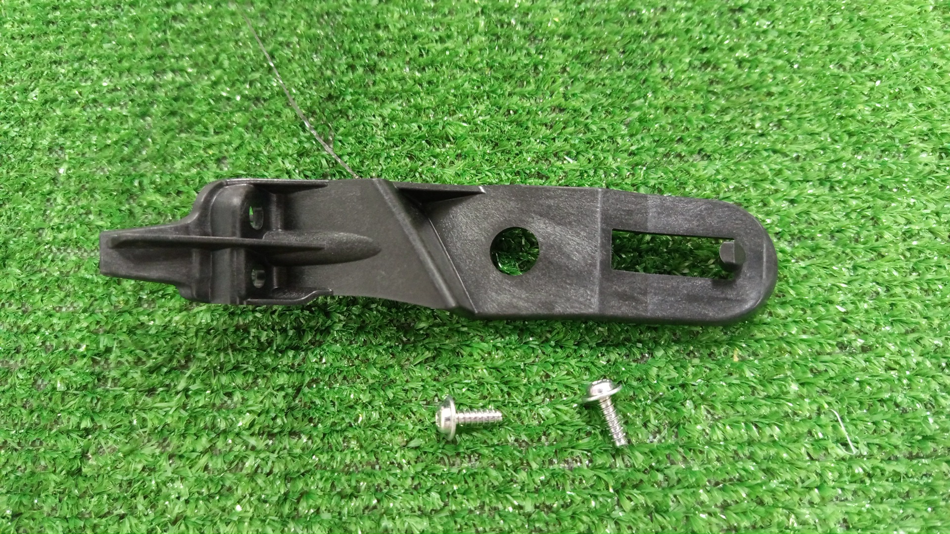 Крепление фары левое TOYOTA HARRIER AXUH80 81193-48170 1 ракурс
