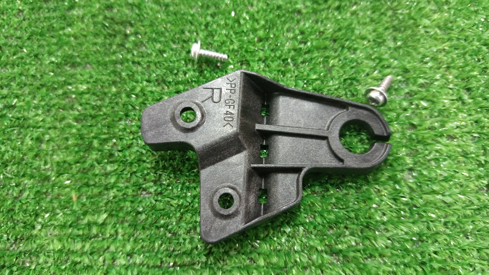 Крепление фары правое TOYOTA HARRIER AXUH80 81193-48180 1 ракурс