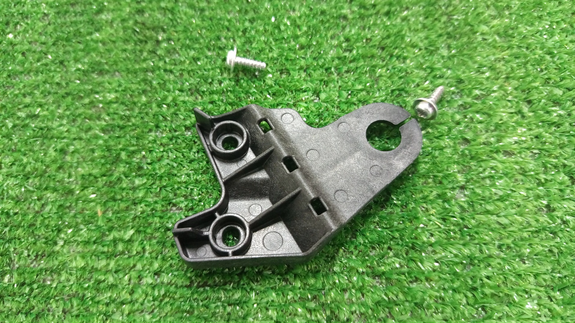 Крепление фары правое TOYOTA HARRIER AXUH80 81193-48180 2 ракурс