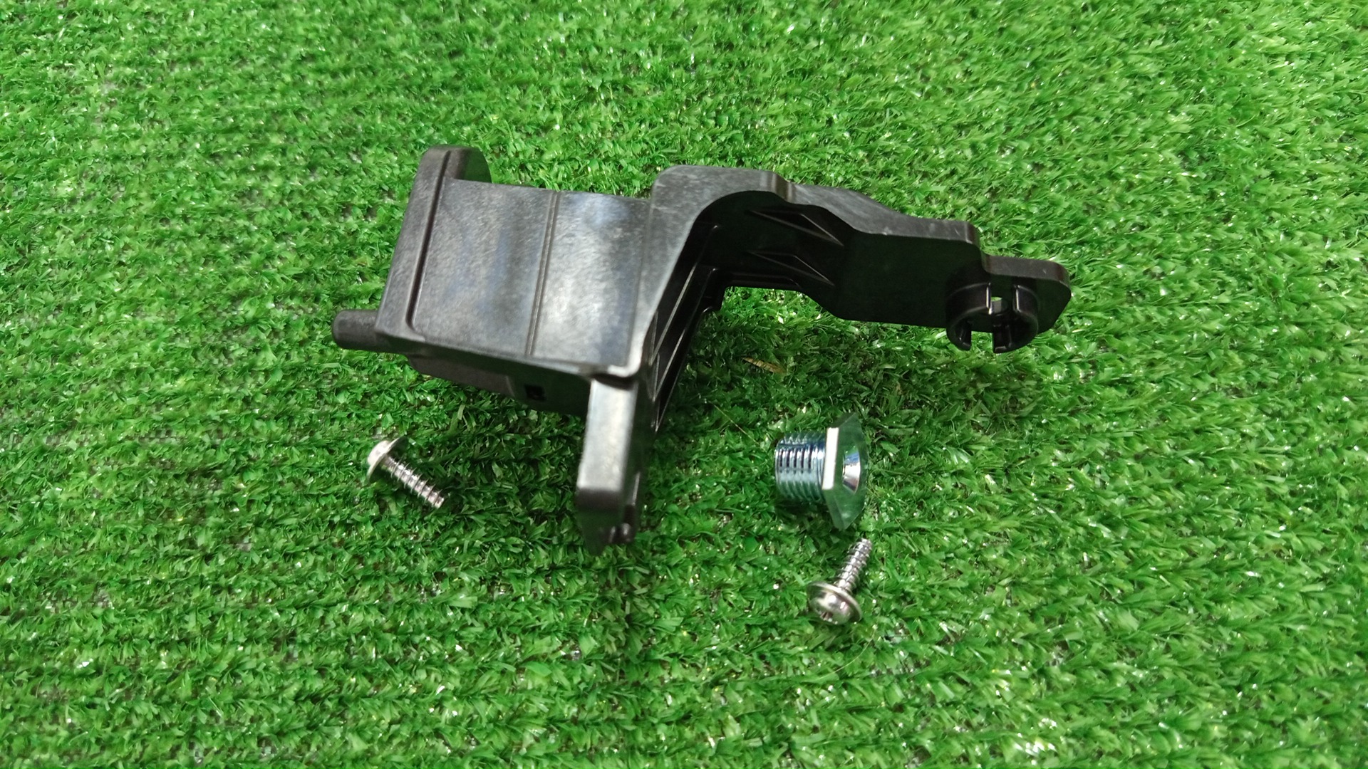 Крепление фары левое TOYOTA HARRIER AXUH80 81196-48090 1 ракурс