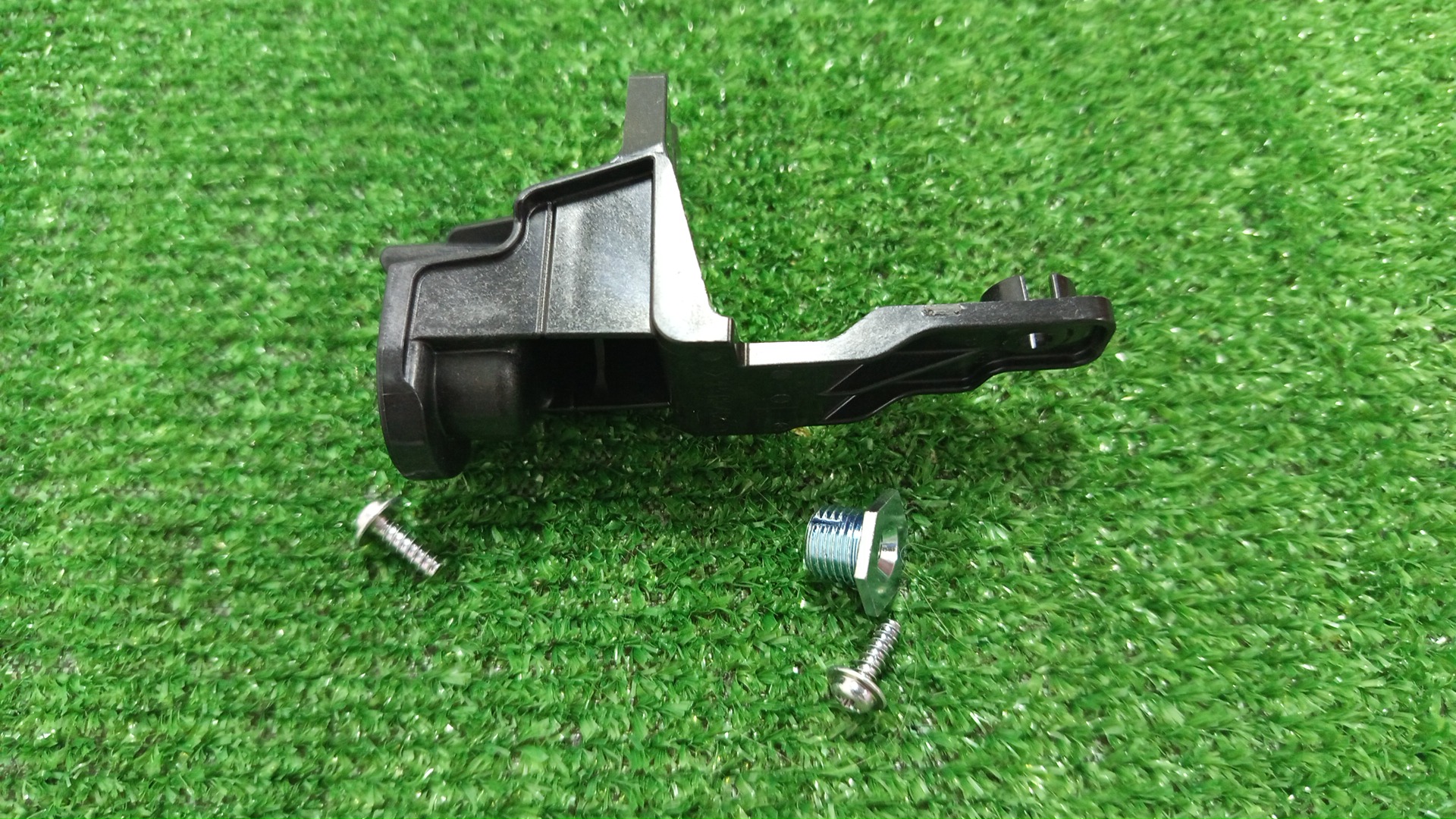 Крепление фары левое TOYOTA HARRIER AXUH80 81196-48090 2 ракурс