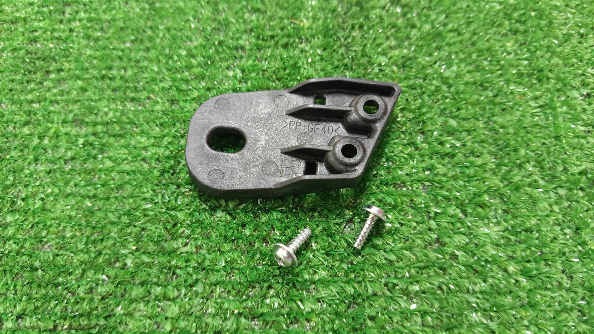 Крепление фары правое TOYOTA HARRIER AXUH80 81195-48100 2 ракурс