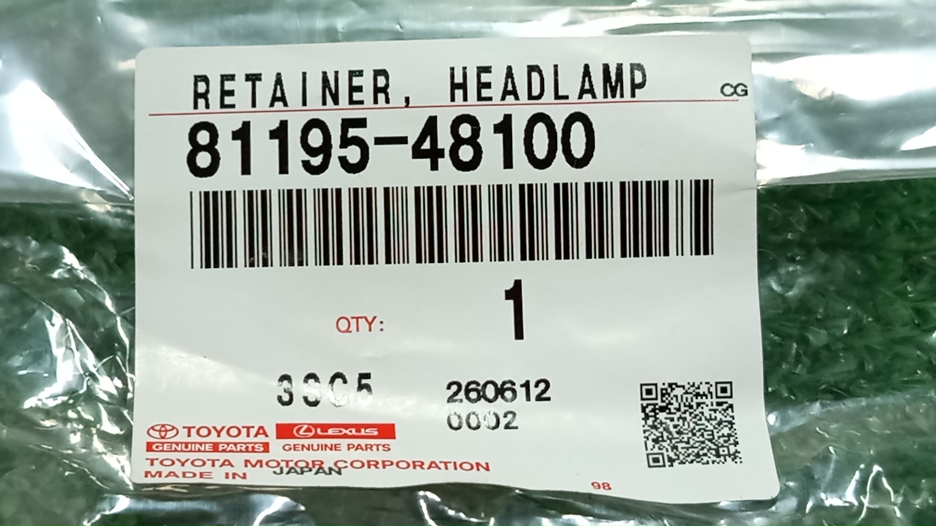 Крепление фары правое TOYOTA HARRIER AXUH80 81195-48100 3 ракурс