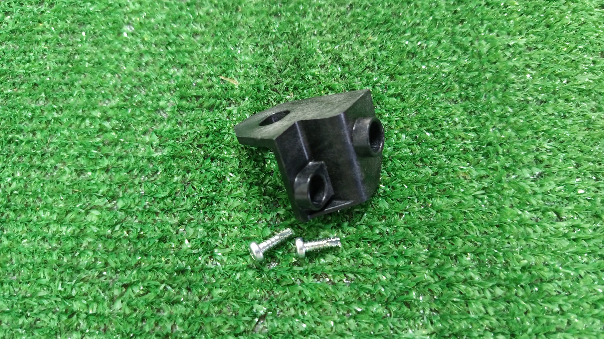 Крепление фары левое TOYOTA AQUA NHP10 81198-52100 2 ракурс
