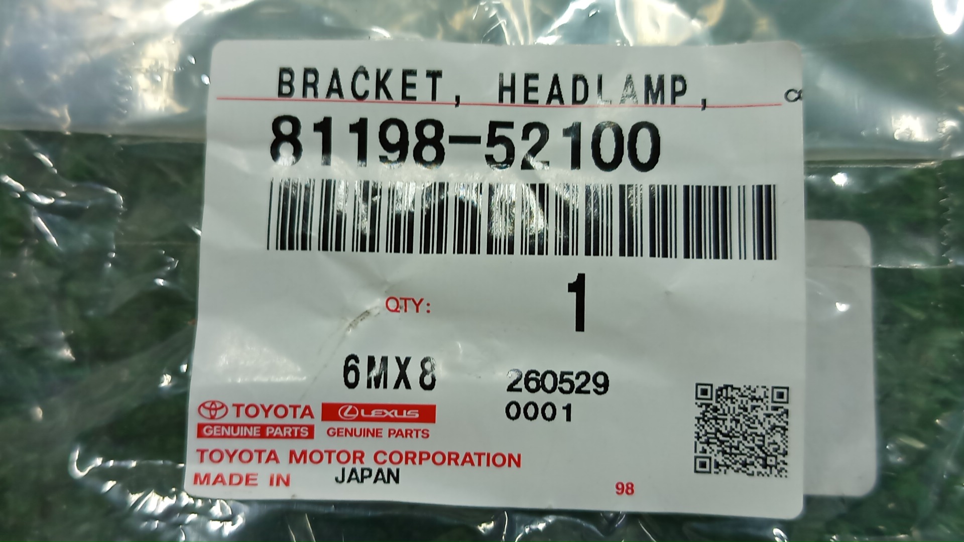 Крепление фары левое TOYOTA AQUA NHP10 81198-52100 3 ракурс