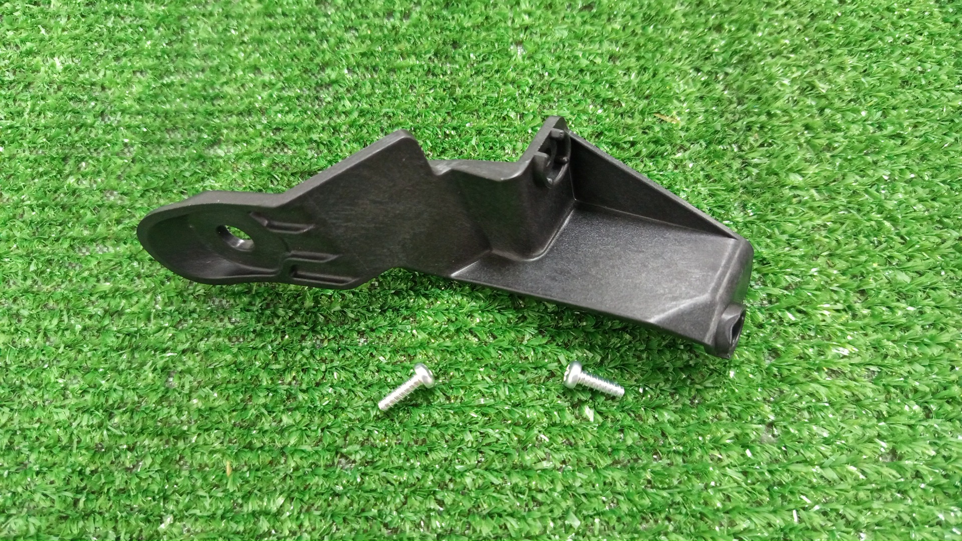 Крепление фары левое TOYOTA AQUA NHP10 81194-52320 1 ракурс