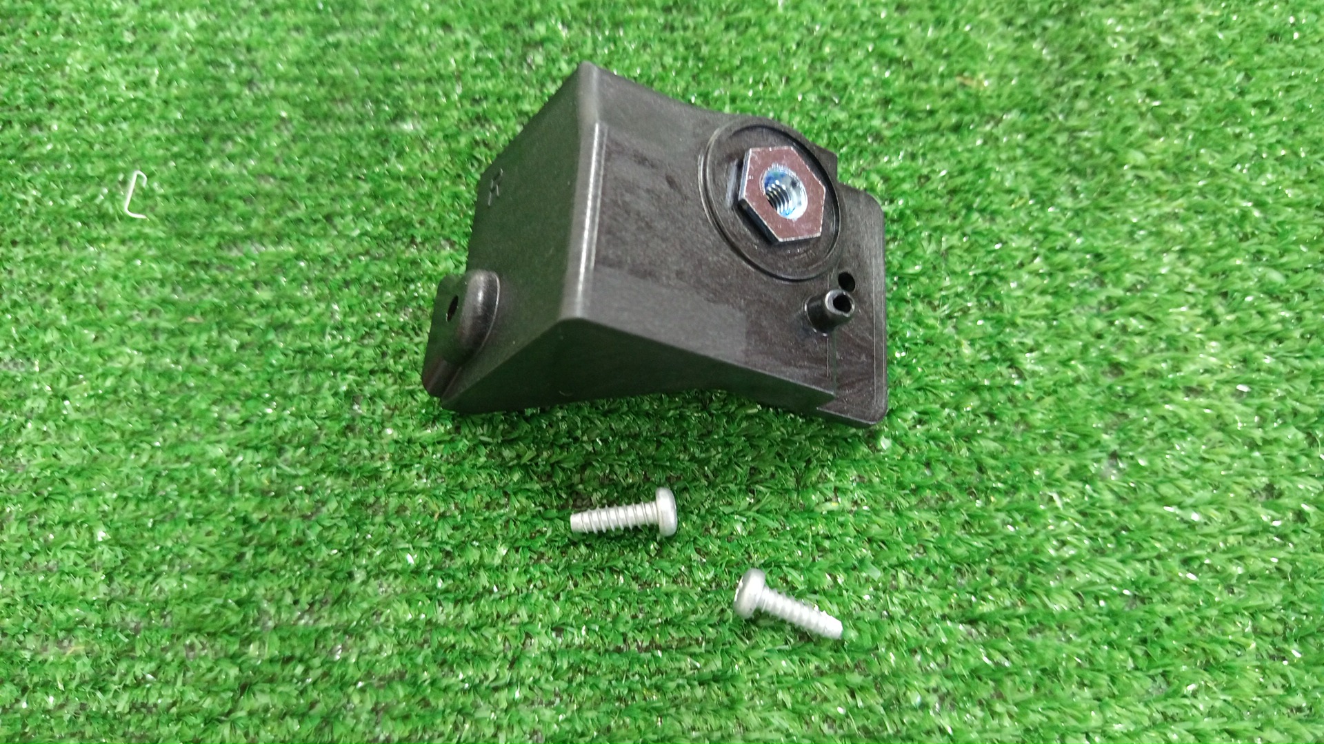 Крепление фары правое TOYOTA AQUA NHP10 81195-52240 3 ракурс