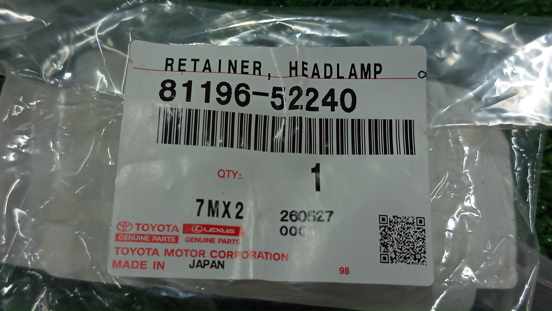 Крепление фары левое TOYOTA AQUA NHP10 81196-52240 4 ракурс
