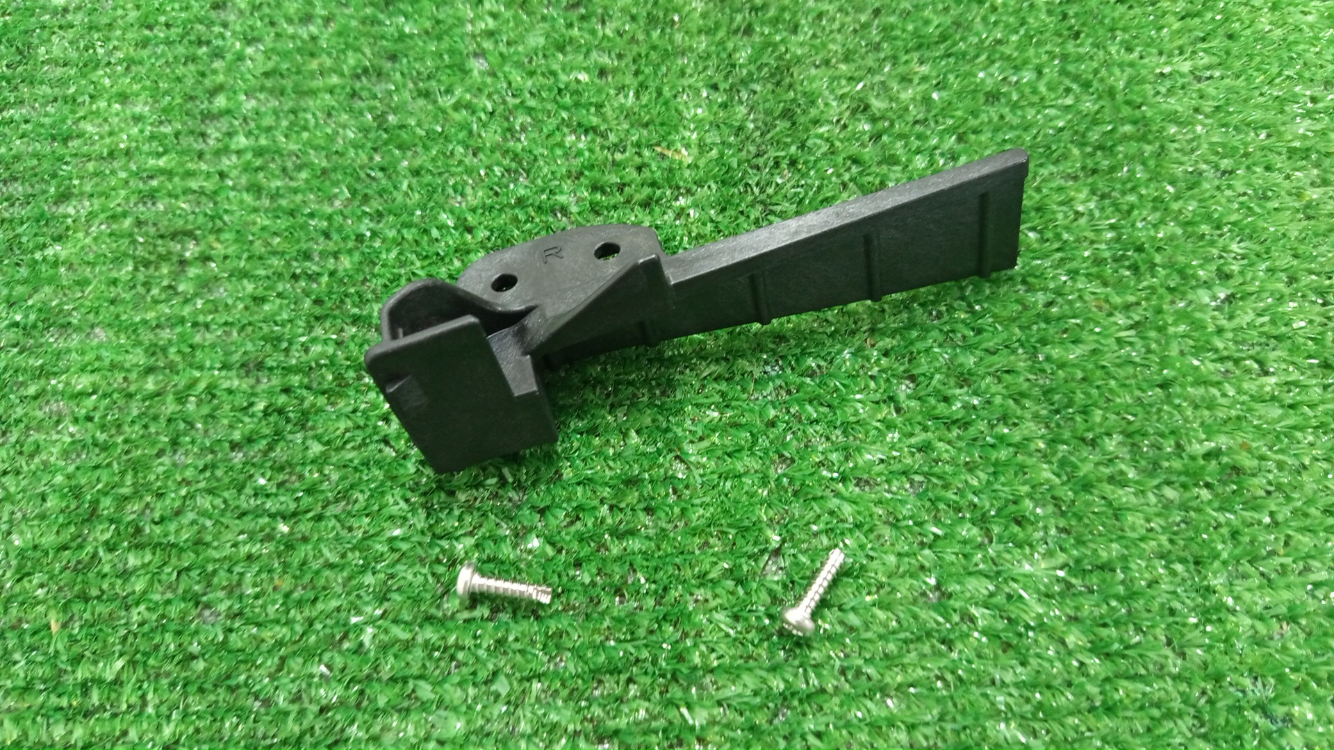 Крепление фары правое TOYOTA PRIUS ZVW30 81195-47040 1 ракурс