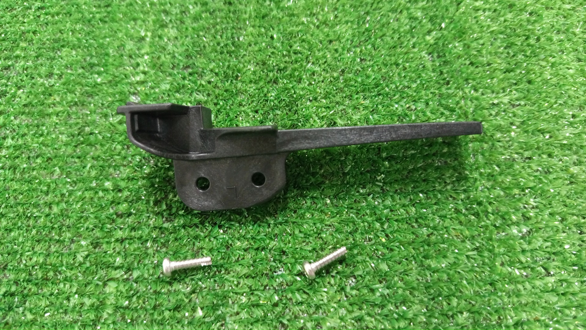 Крепление фары левое TOYOTA PRIUS ZVW30 81196-47040 3 ракурс