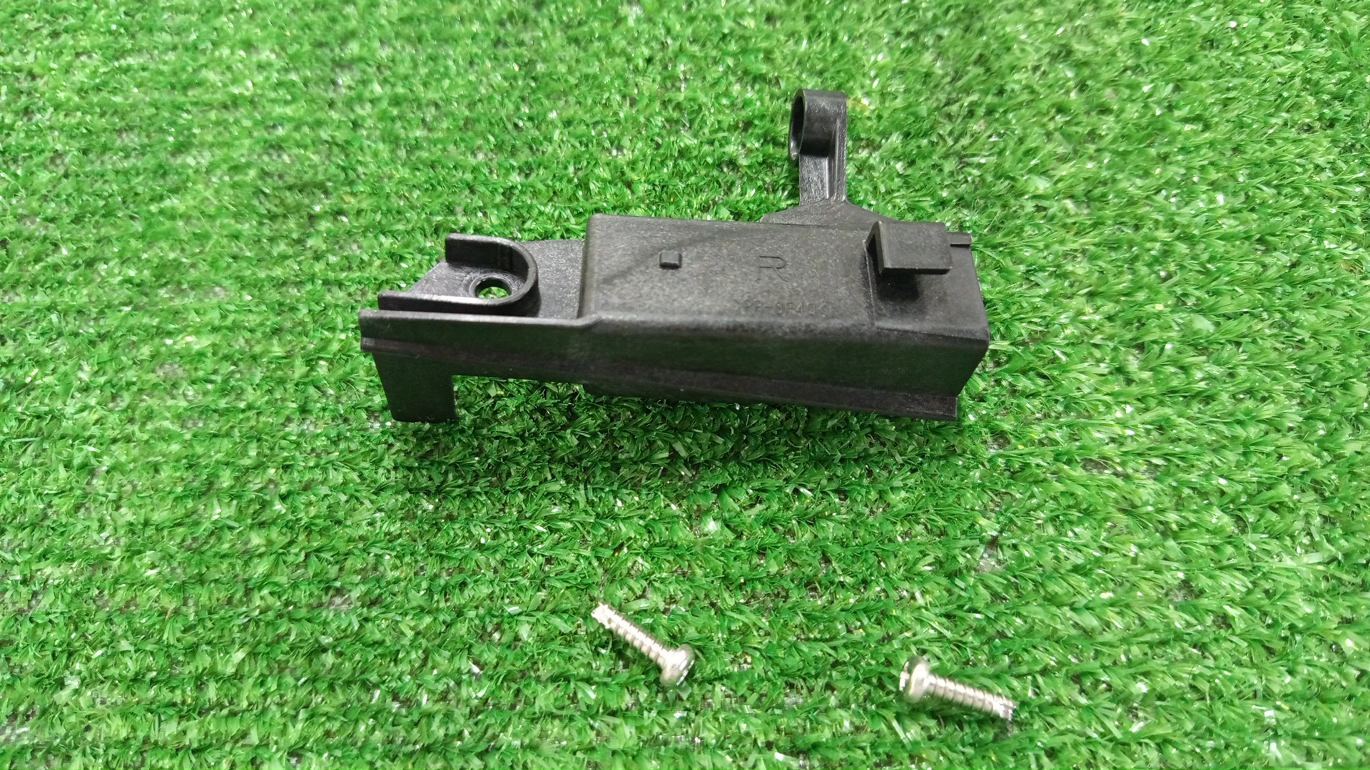 Крепление фары правое TOYOTA PRIUS ZVW30 81195-47070 2 ракурс