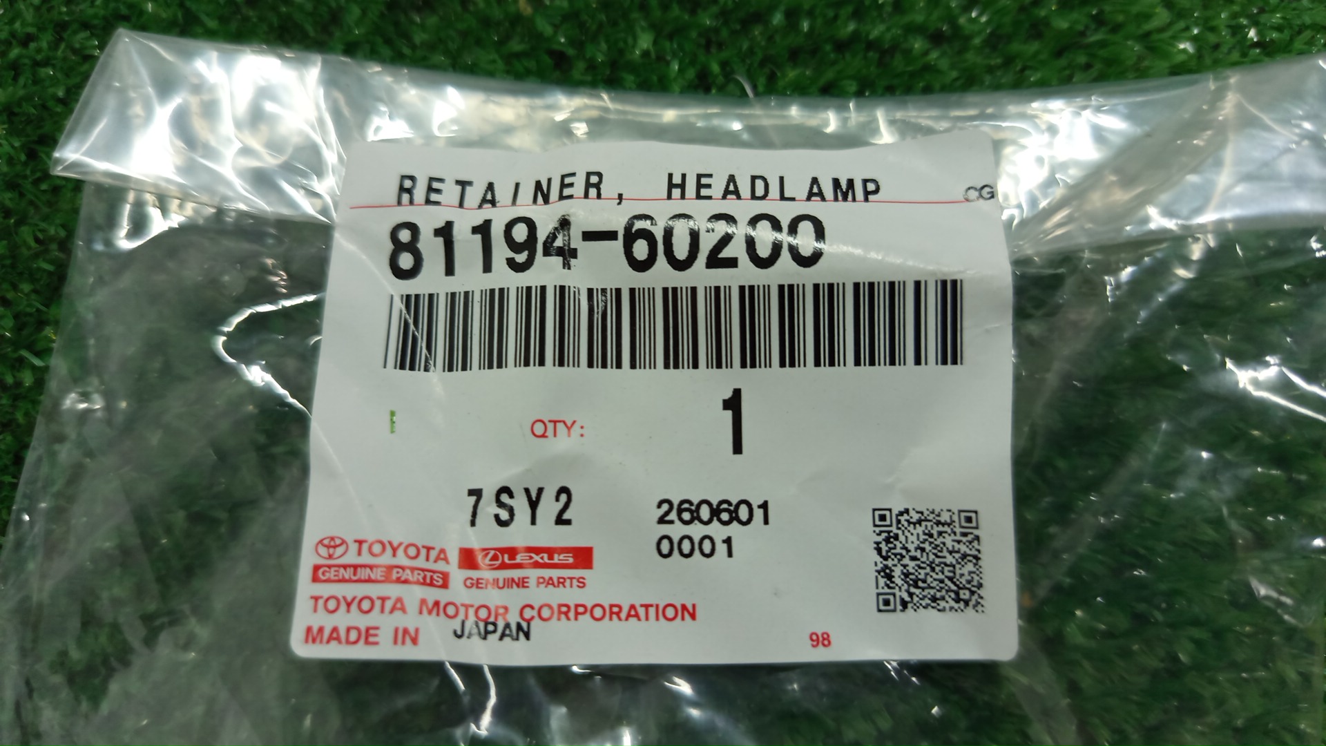 Крепление фары левое TOYOTA LAND CRUISER VJA300W 81194-60200 3 ракурс