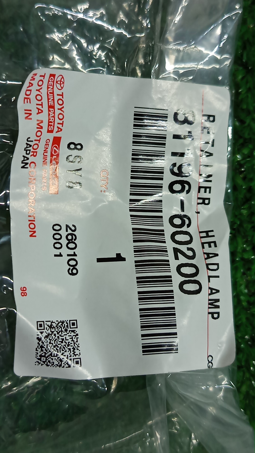 Крепление фары левое TOYOTA LAND CRUISER VJA300W 81196-60200 3 ракурс