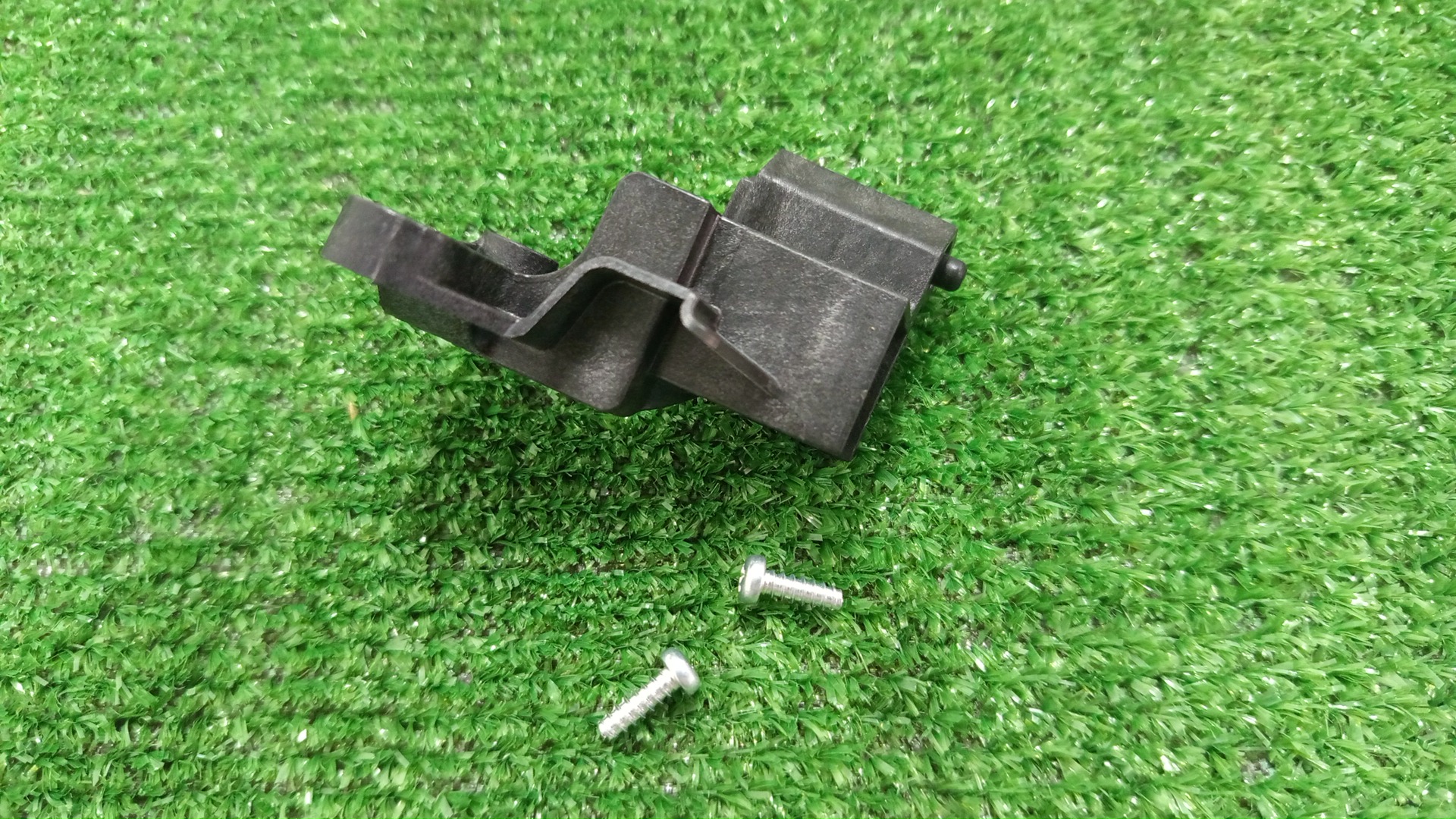 Крепление фары правое TOYOTA HARRIER ASU60W 81195-48060 2 ракурс