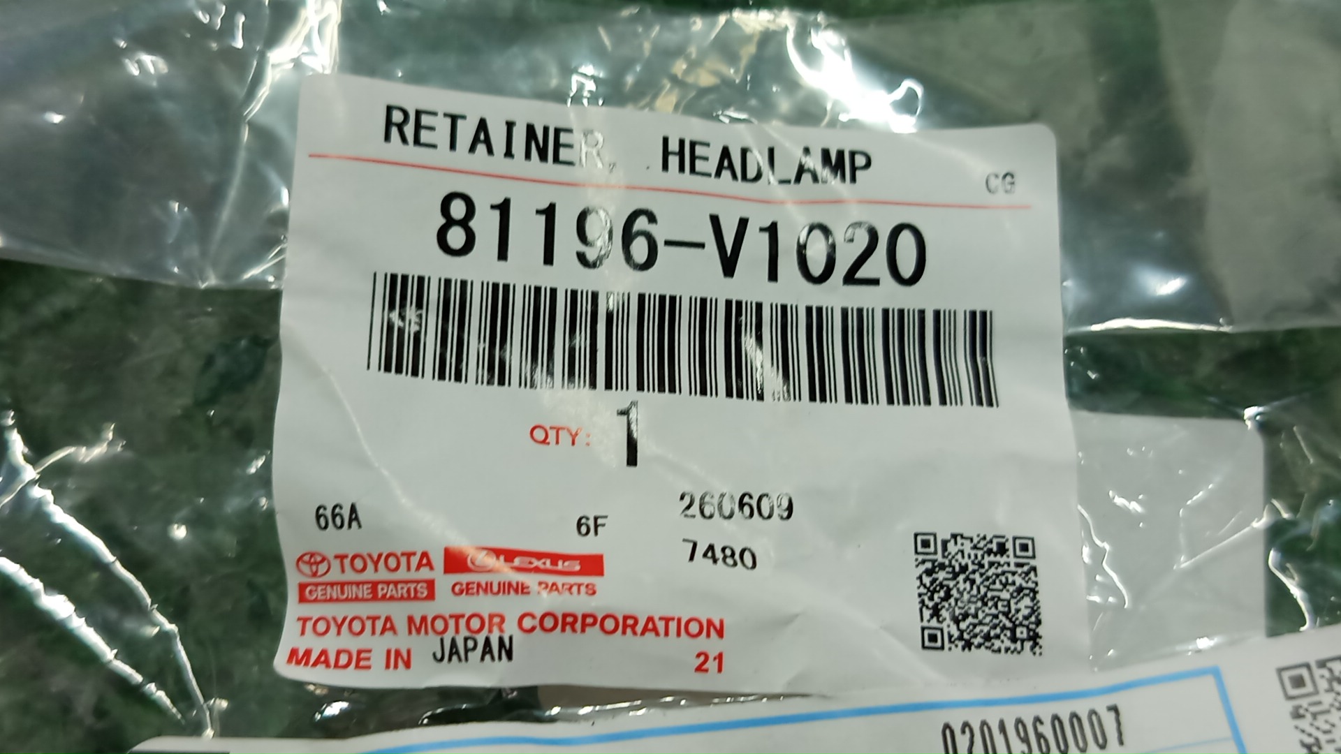 Крепление фары левое TOYOTA NOAH ZWR95W 81196-V1020 3 ракурс