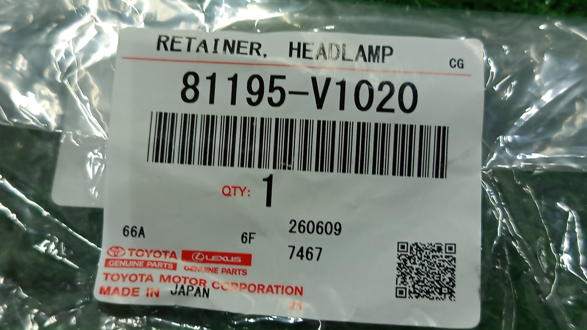 Крепление фары правое TOYOTA NOAH ZWR95W 81195-V1020 4 ракурс