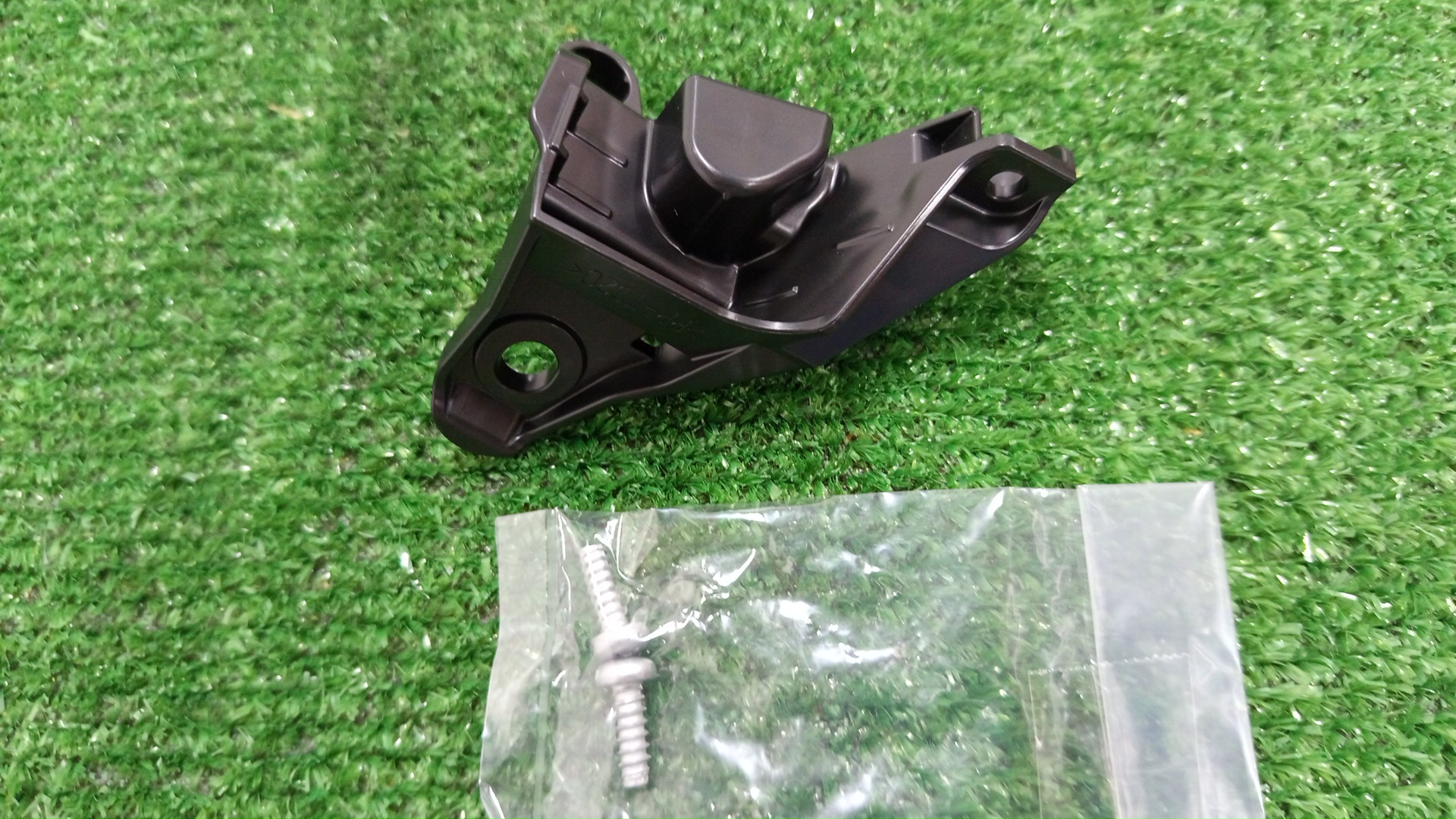 Крепление фары левое TOYOTA ALPHARD AGH30W 81194-58110 1 ракурс