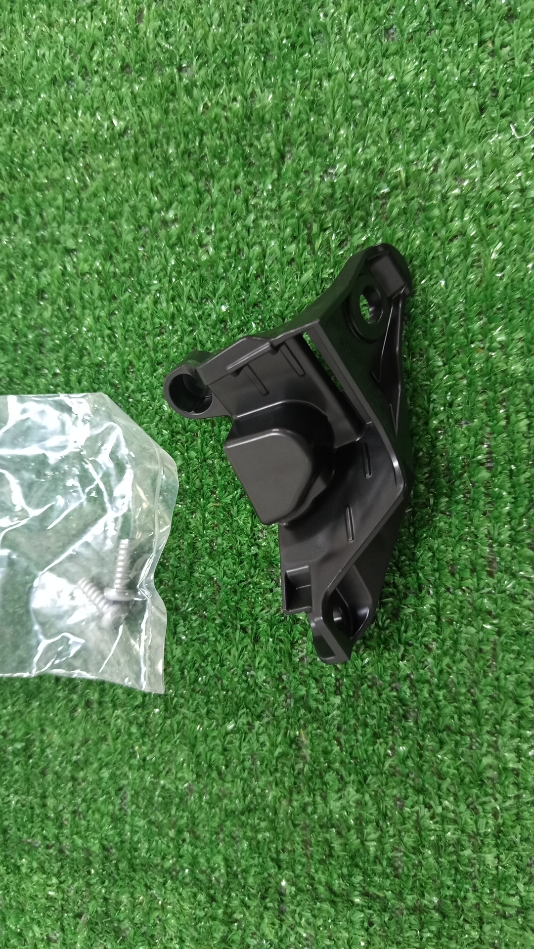 Крепление фары правое TOYOTA ALPHARD AGH30W 81193-58110 1 ракурс