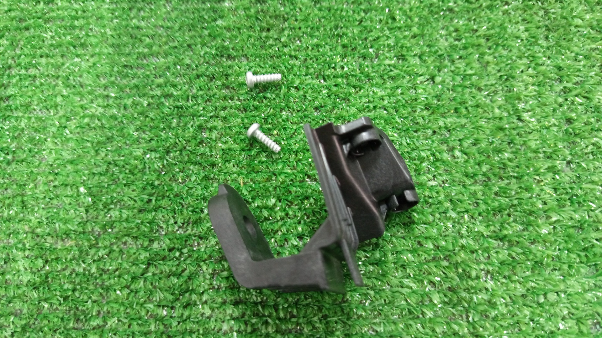 Крепление фары левое TOYOTA COROLLA FIELDER NKE165G 81194-12120 1 ракурс