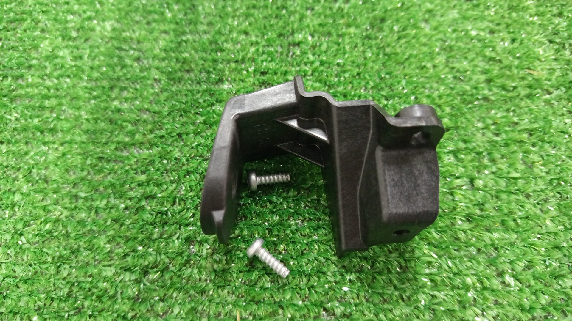Крепление фары левое TOYOTA COROLLA FIELDER NKE165G 81194-12120 2 ракурс