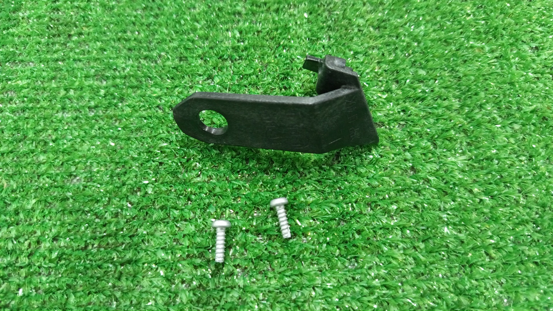 Крепление фары левое TOYOTA COROLLA FIELDER NKE165G 81198-12100 2 ракурс