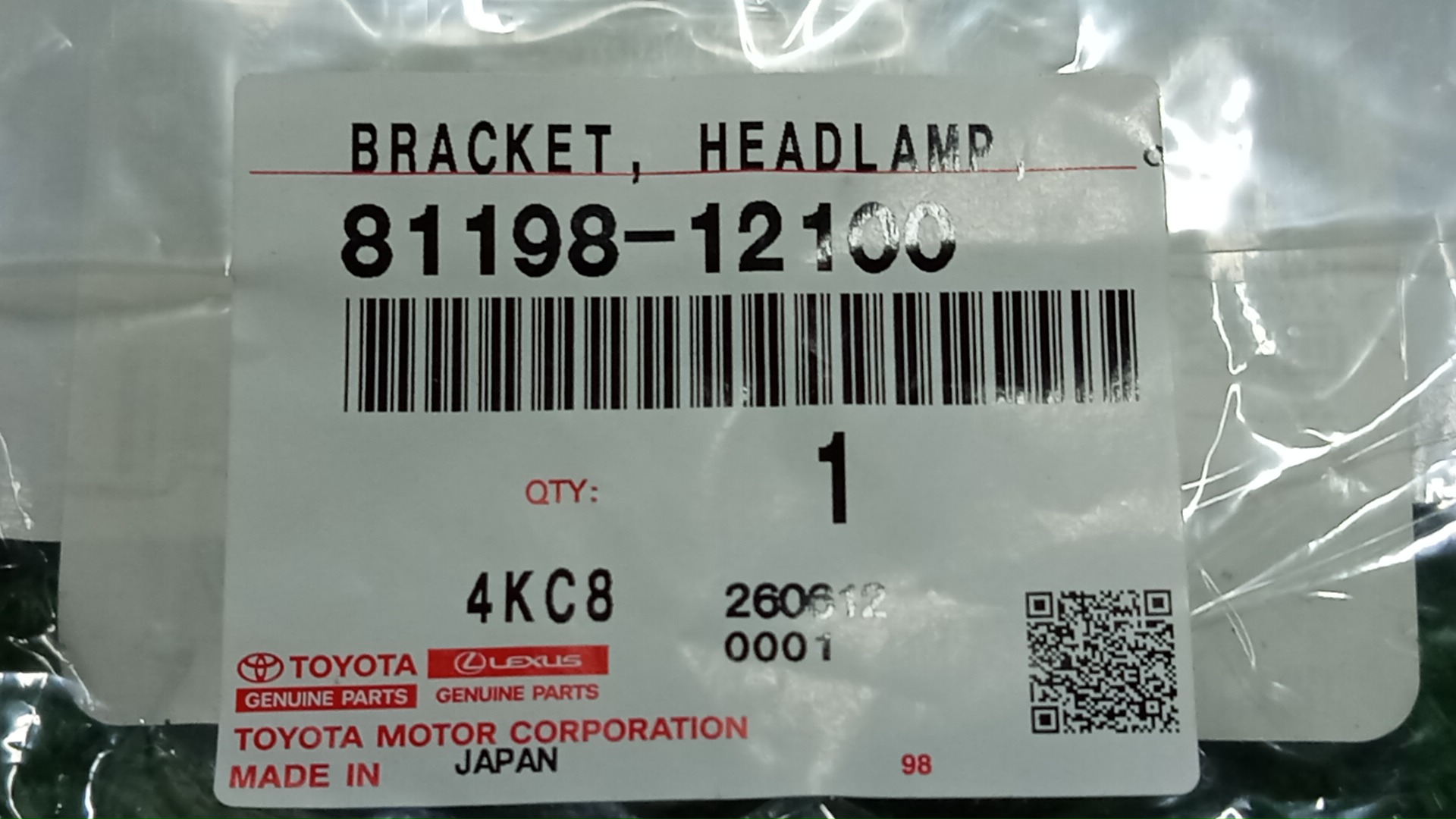 Крепление фары левое TOYOTA COROLLA FIELDER NKE165G 81198-12100 3 ракурс