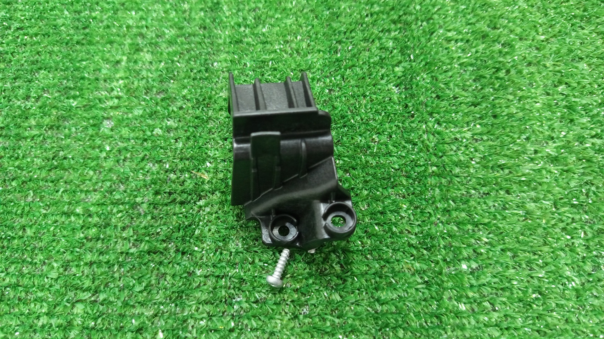 Крепление фары правое TOYOTA COROLLA FIELDER NKE165G 81193-12130 3 ракурс