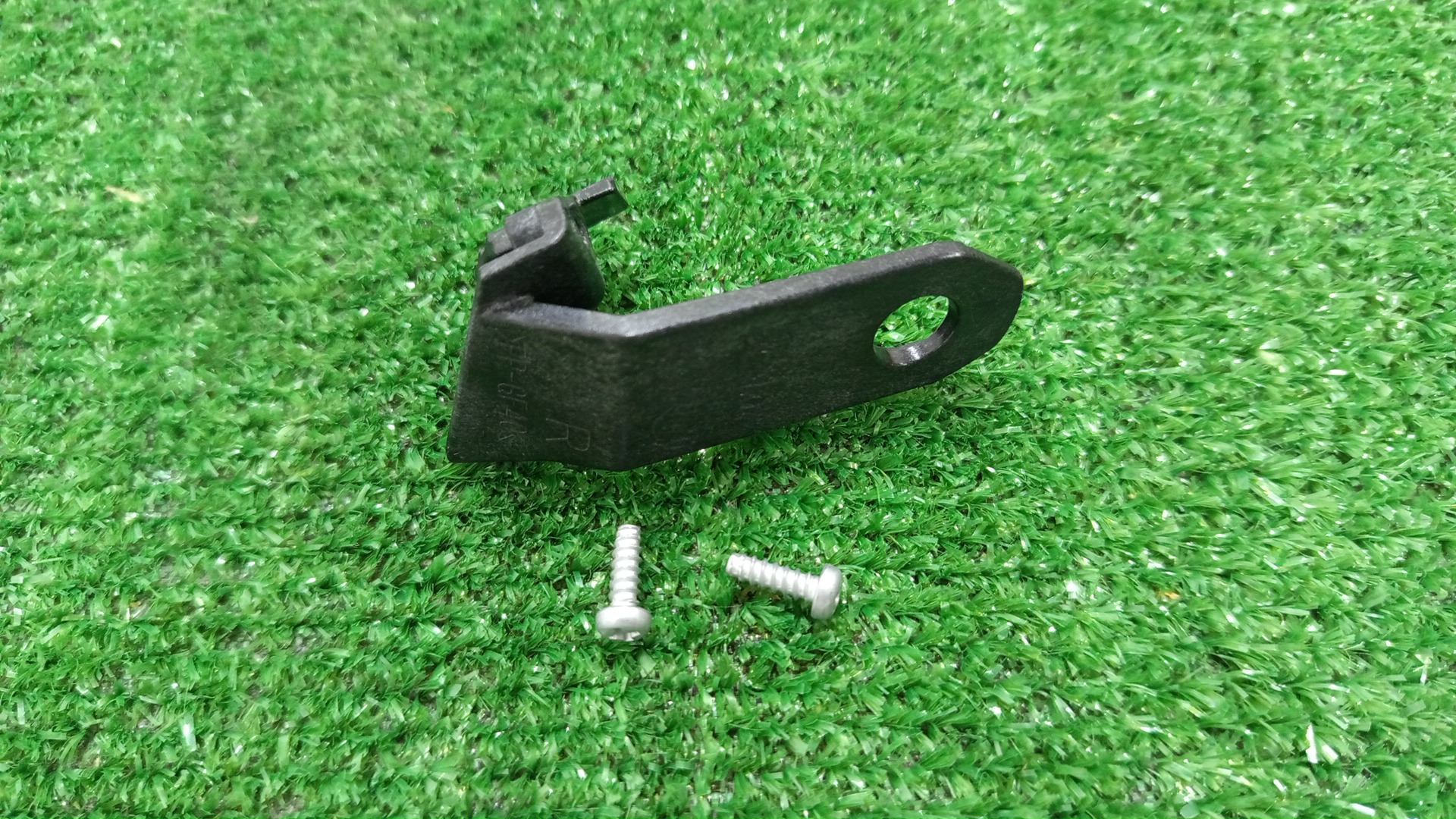 Крепление фары правое TOYOTA COROLLA FIELDER NKE165G 81197-12120 2 ракурс