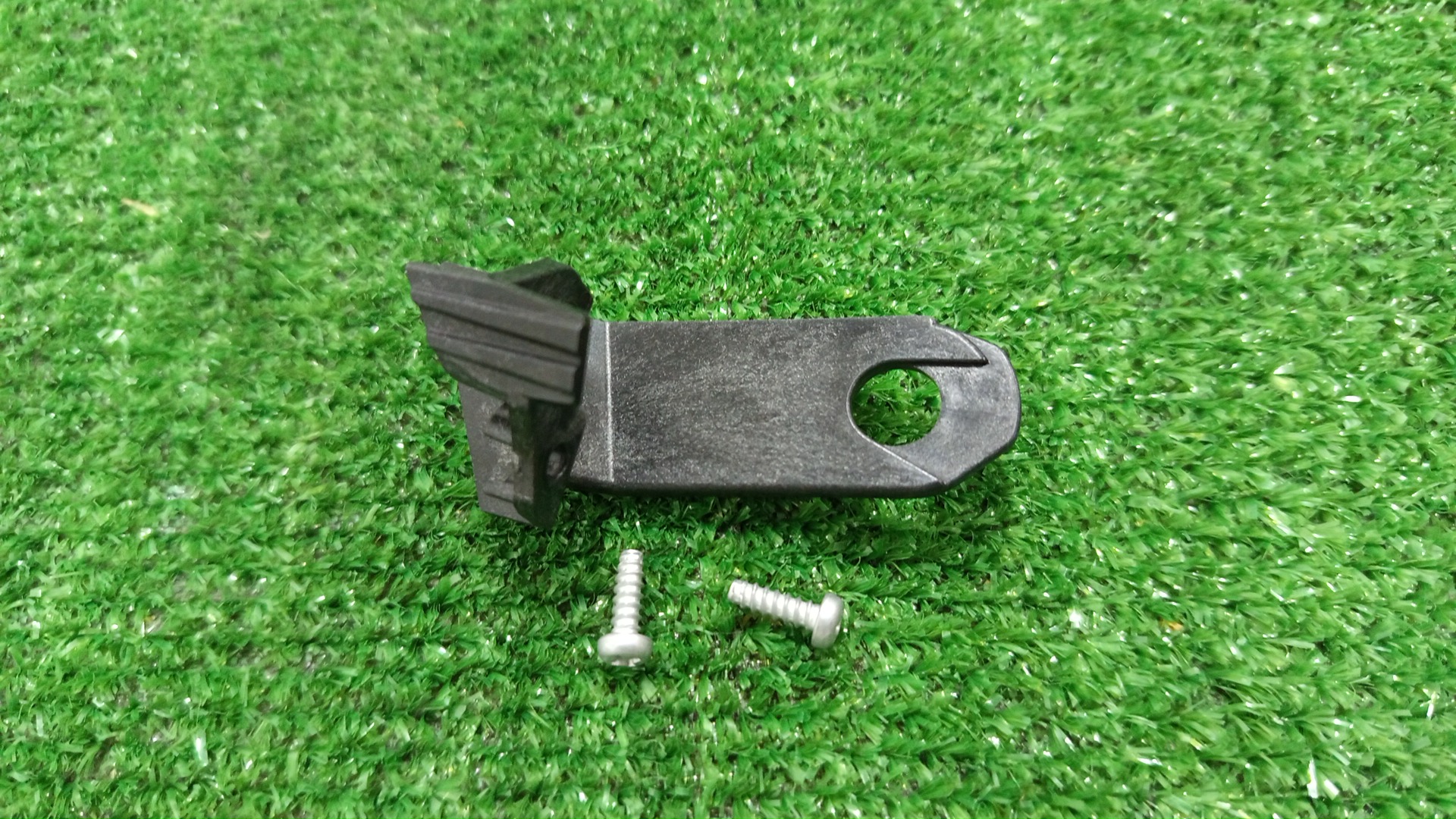 Крепление фары правое TOYOTA COROLLA FIELDER NKE165G 81197-12120 3 ракурс
