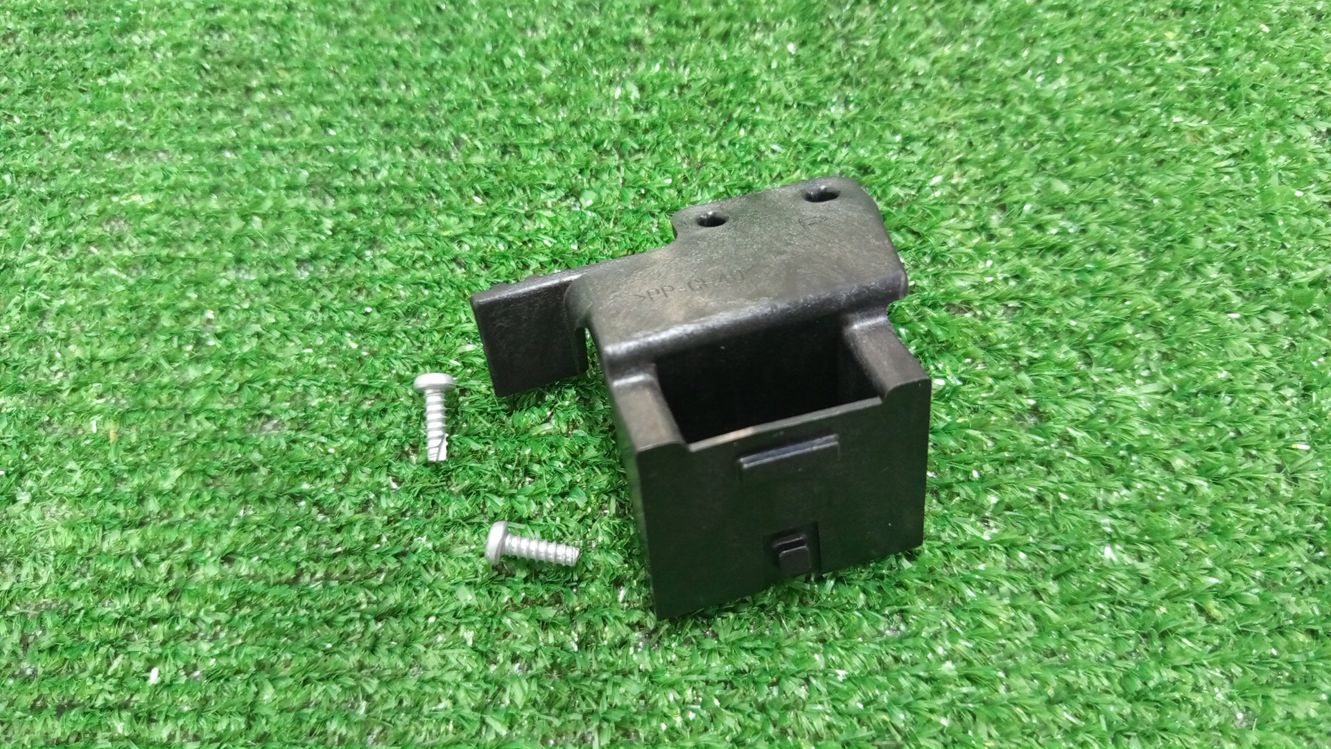 Крепление фары правое TOYOTA COROLLA FIELDER NKE165G 81195-12280 1 ракурс