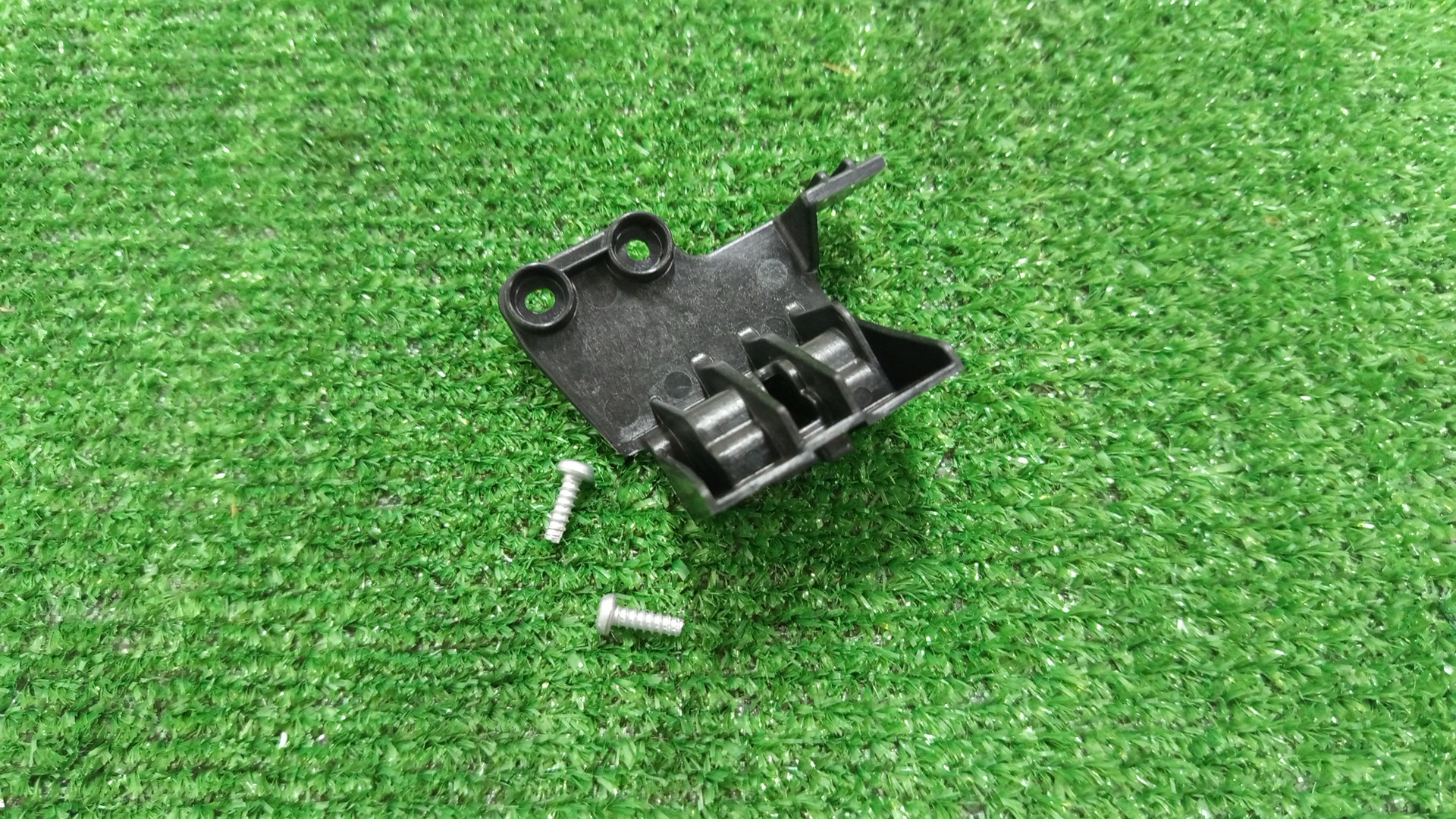 Крепление фары правое TOYOTA COROLLA FIELDER NKE165G 81195-12280 2 ракурс