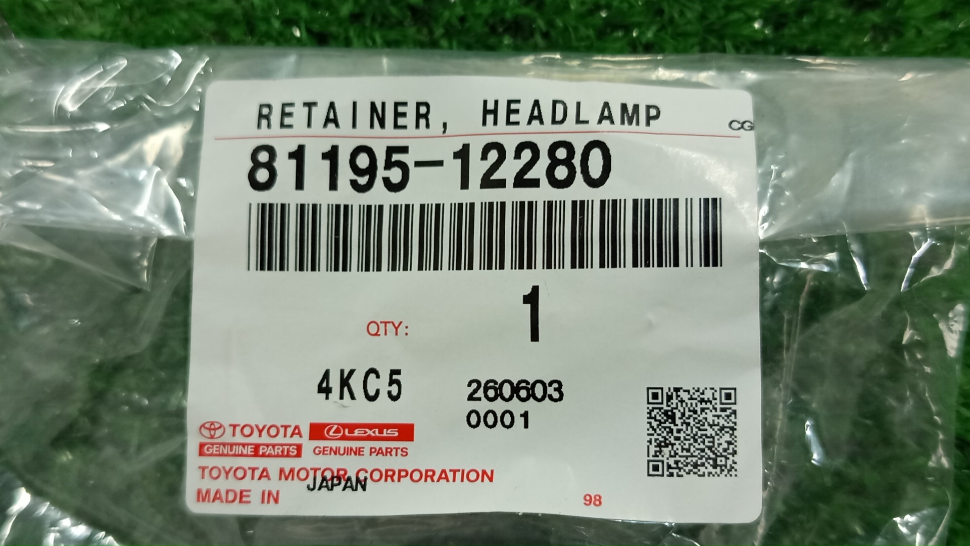 Крепление фары правое TOYOTA COROLLA FIELDER NKE165G 81195-12280 3 ракурс