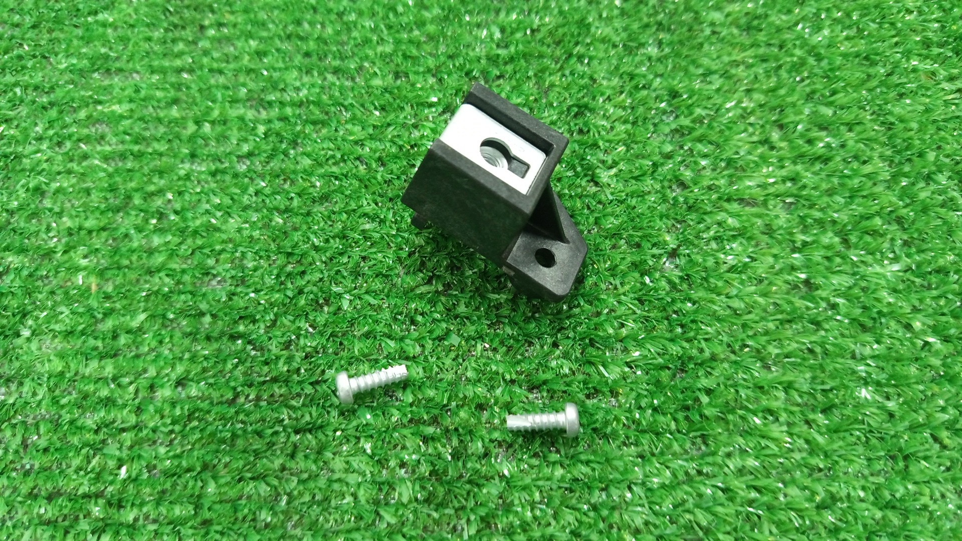 Крепление фары правое TOYOTA COROLLA FIELDER NKE165G 81195-12180 2 ракурс
