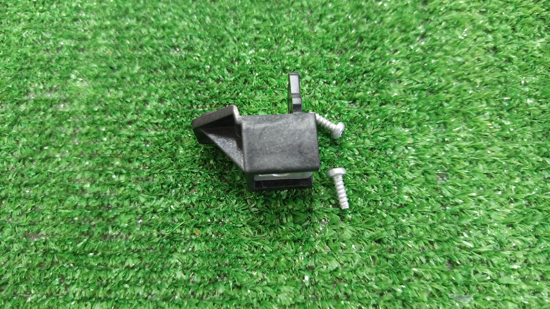 Крепление фары левое TOYOTA COROLLA FIELDER NKE165G 81196-12290 3 ракурс