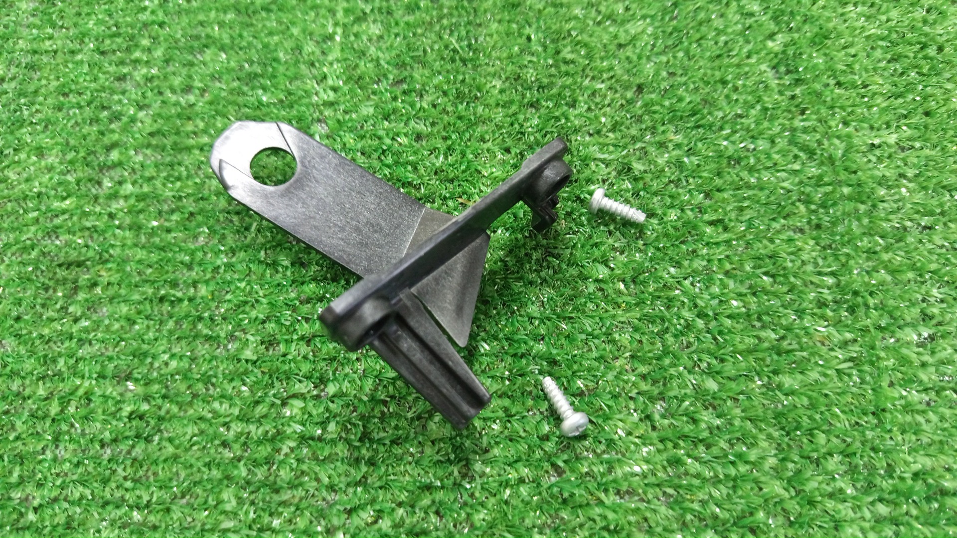Крепление фары правое TOYOTA COROLLA FIELDER NKE165G 81197-12180 3 ракурс