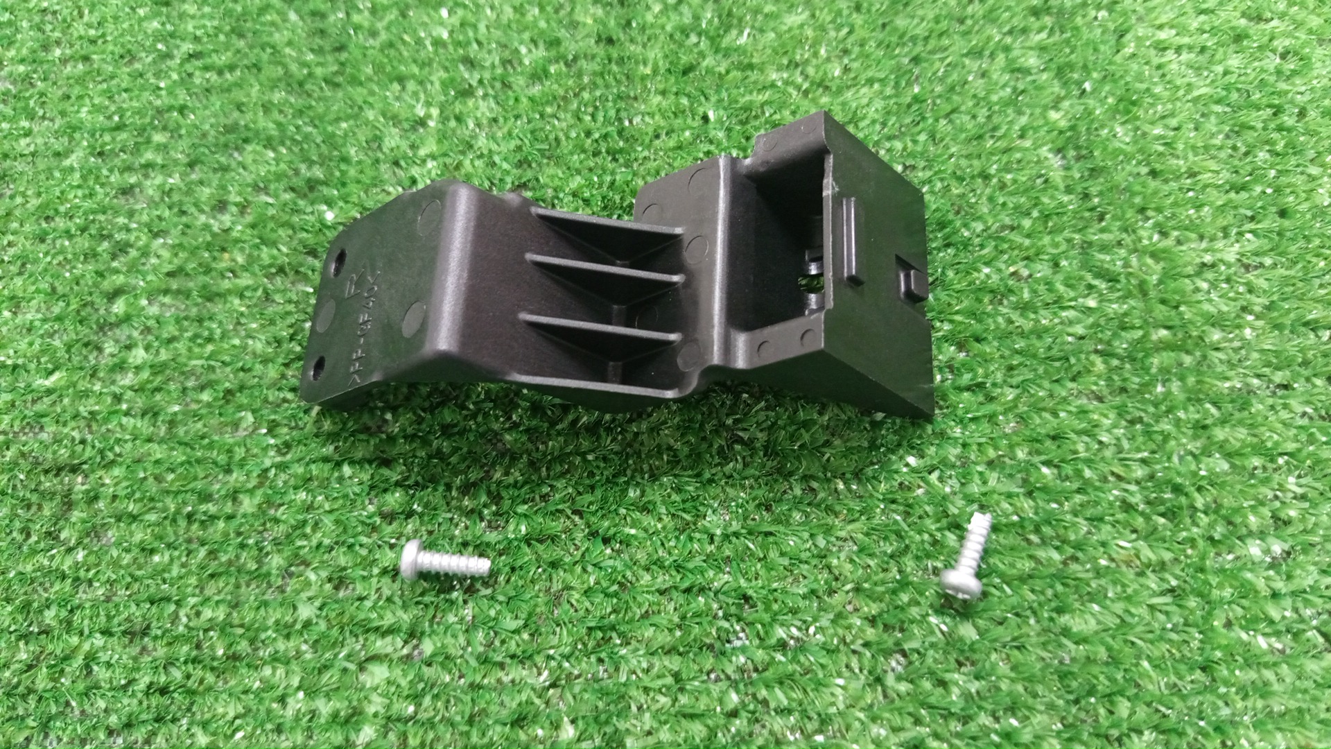 Крепление фары правое TOYOTA COROLLA FIELDER NKE165G 81195-12300 2 ракурс