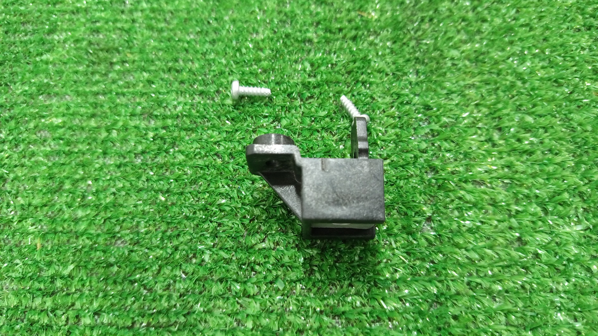 Крепление фары правое TOYOTA COROLLA FIELDER NKE165G 81195-12290 1 ракурс