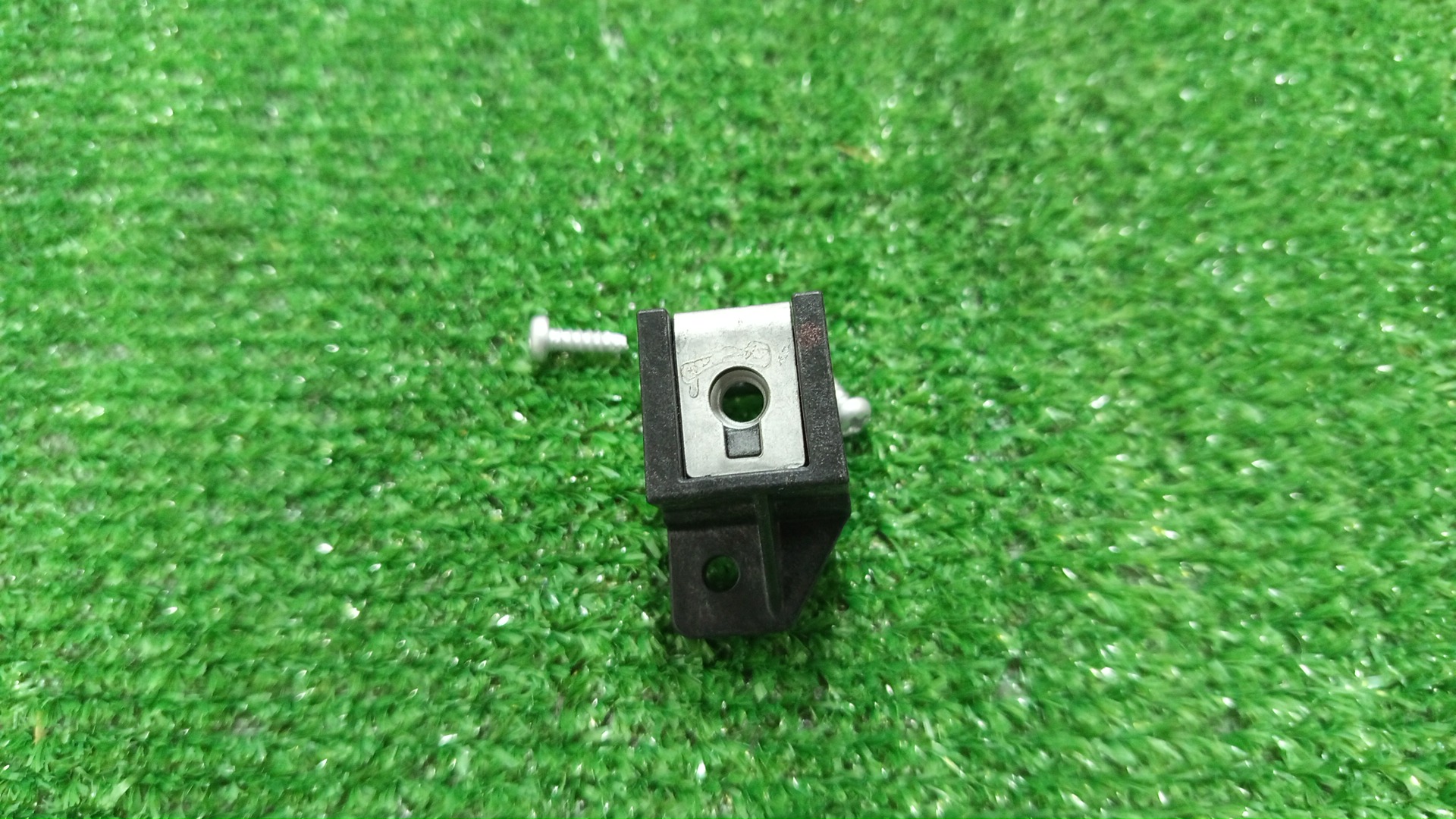 Крепление фары правое TOYOTA COROLLA FIELDER NKE165G 81195-12290 2 ракурс