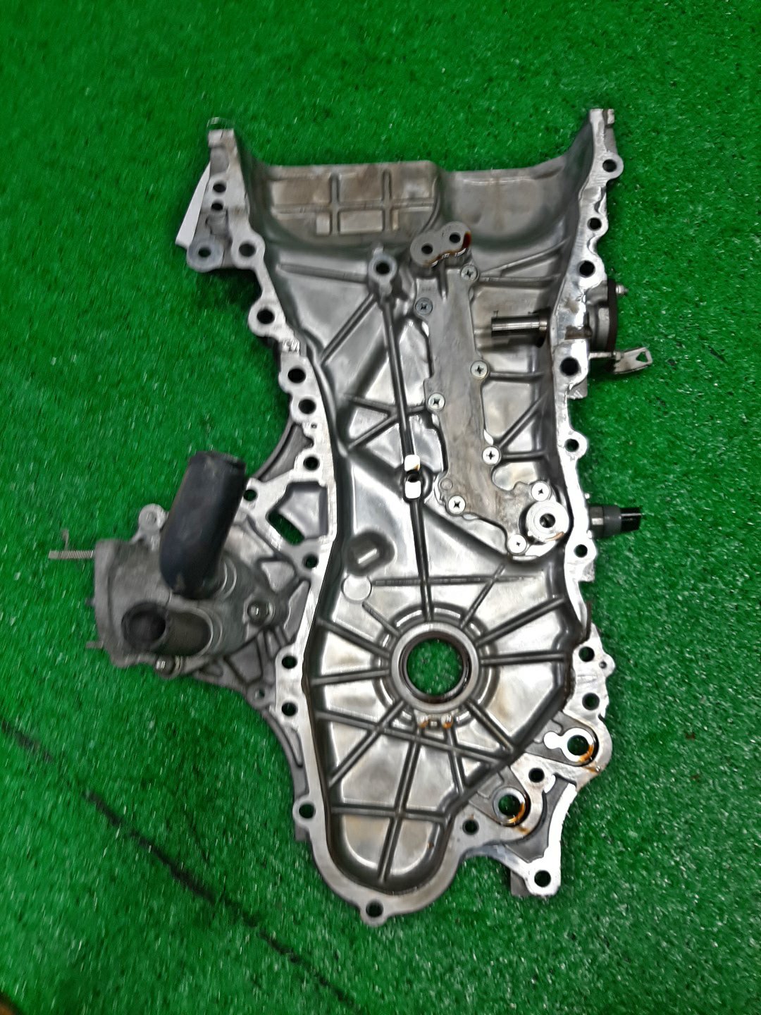 Лобовина двс TOYOTA ISIS ZGM10G 2ZR-FAE 2 ракурс