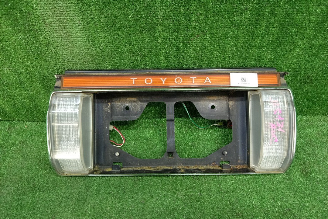 Болты крепления номера TOYOTA CROWN GS131 1 ракурс