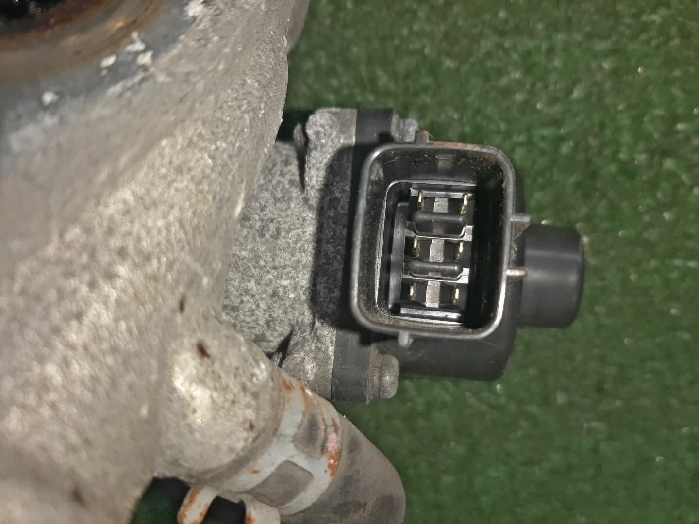 Клапан egr MITSUBISHI DELICA D5 CV5W 4B12 1582A166 3 ракурс